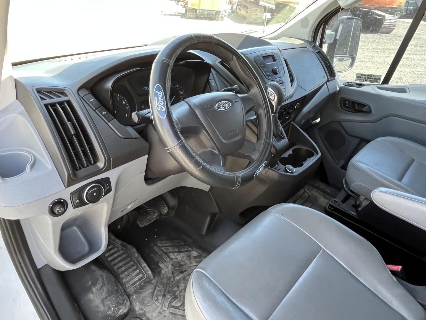 ./imagenes/INVOICE/2019/16421/CAMIONETA FORD T-350 (49).JPG